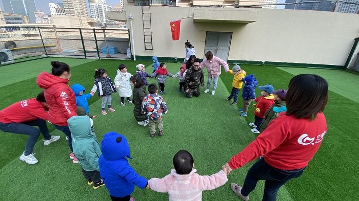 冬季也要适当在操场活动一下哦！
