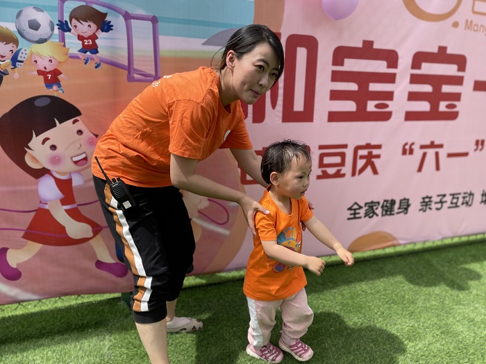 家长和孩子一起参加6.1儿童节亲子活动哦！