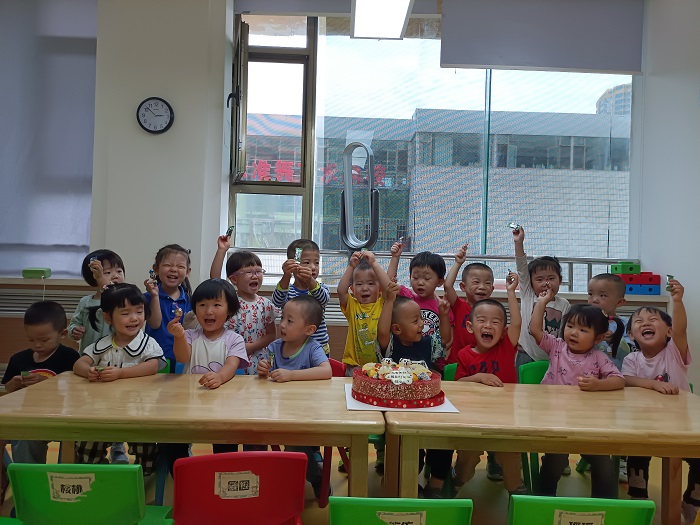 一起为小朋友庆生